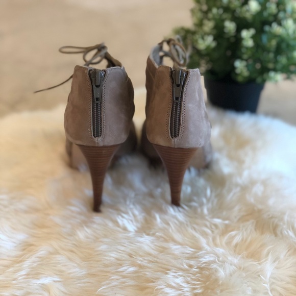 Stuart Weitzman lace-up sandals - Picture 5 of 7